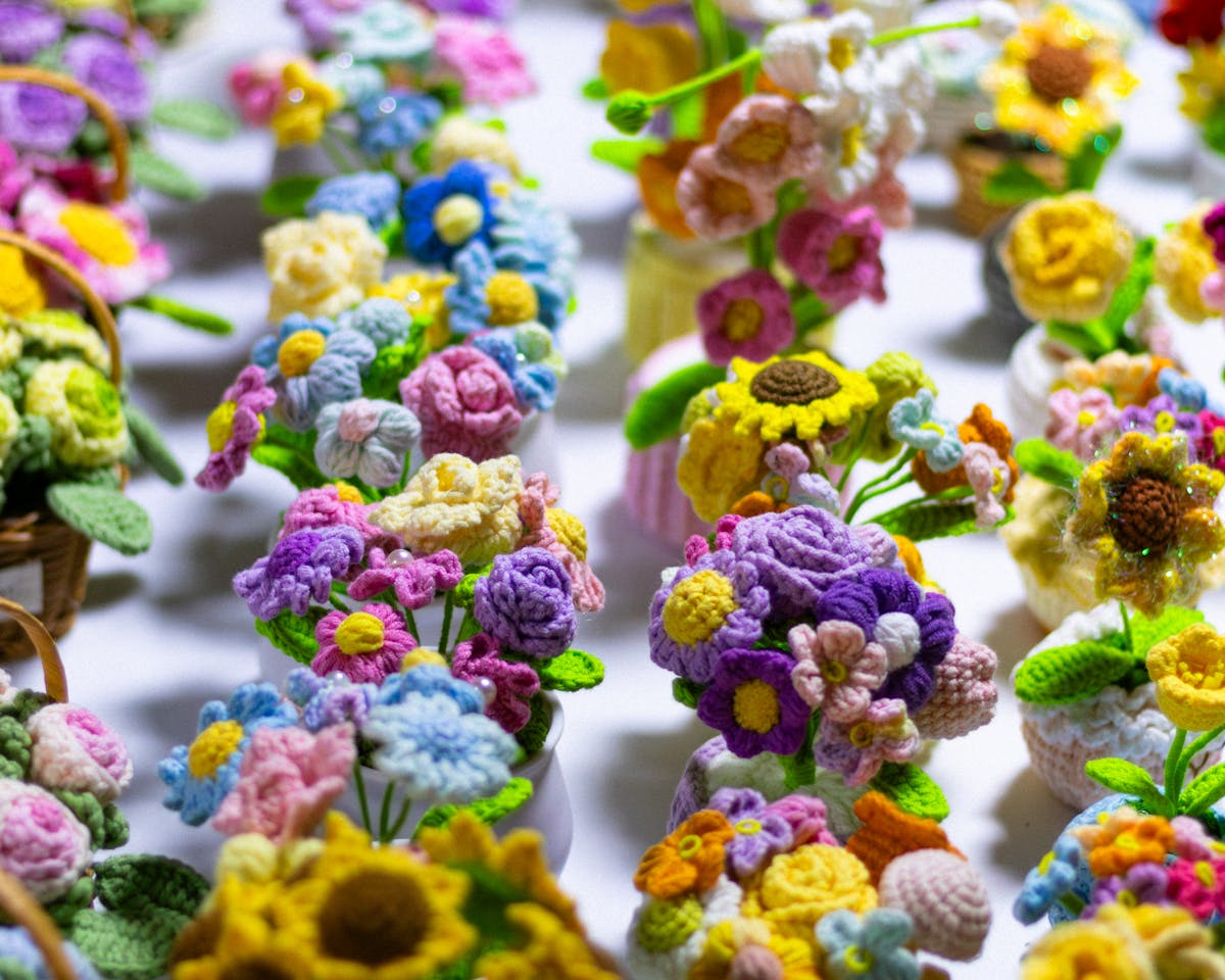 Fleurs au crochet multicolores